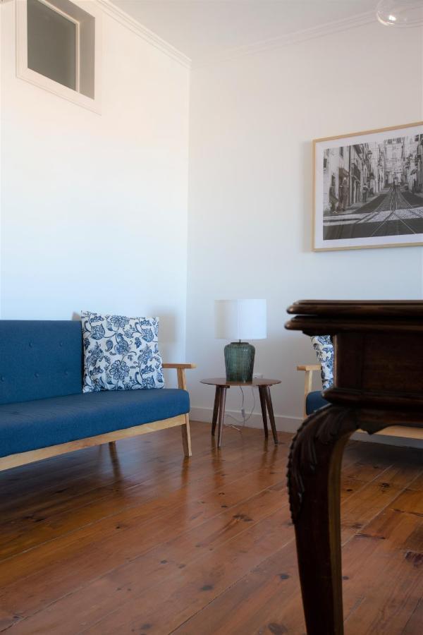 White & Blue Vintage In Graca * Lisboa