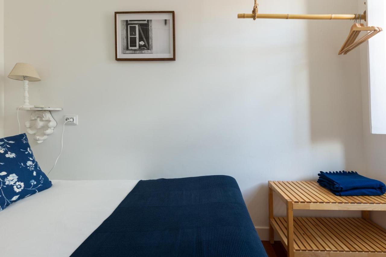 White & Blue Vintage In Graca Apartamento